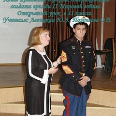 Петя Коваленко в форме Американского солдата времён II Мировой войны.  Открытый урок английского языка в 11 классе.   Учителя: Левицкая Ю.Э., Позднеева О.В.